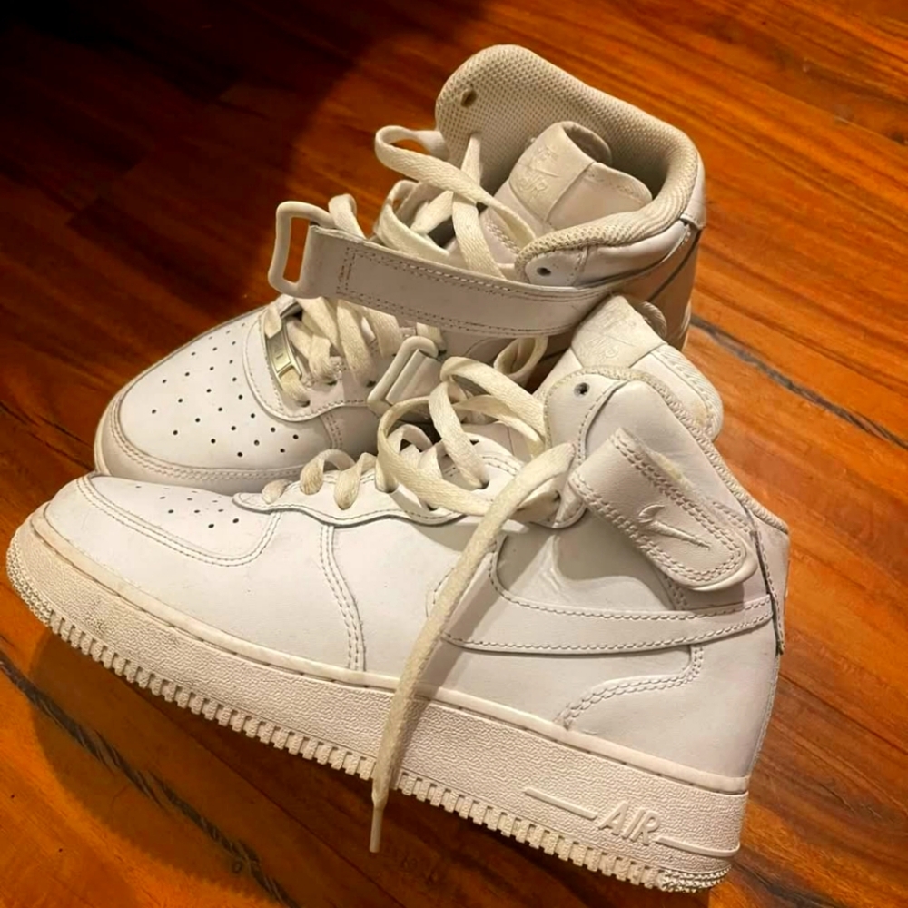 Nike Air, Youth 6- Womens 8.